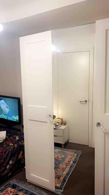Deluxe Garden Apartment Лондон Екстериор снимка