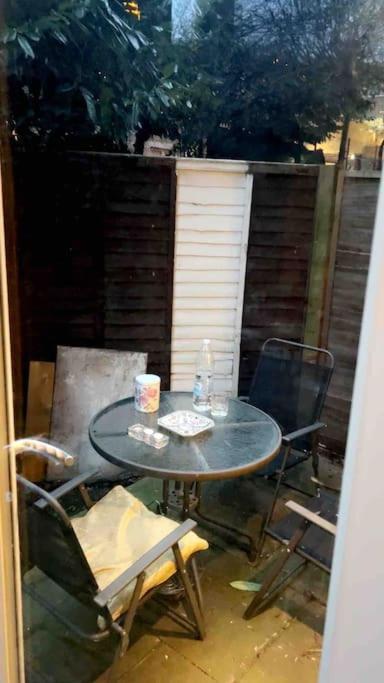 Deluxe Garden Apartment Лондон Екстериор снимка