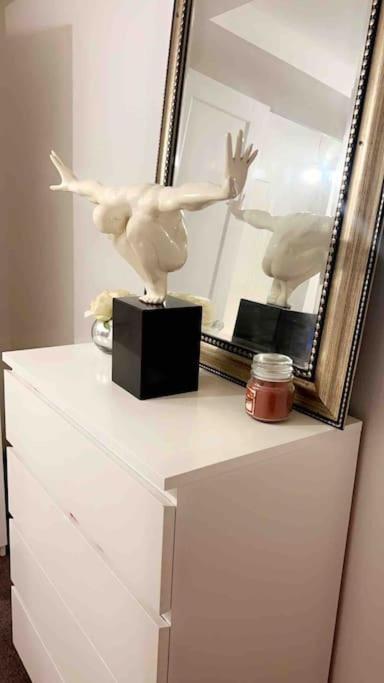 Deluxe Garden Apartment Лондон Екстериор снимка
